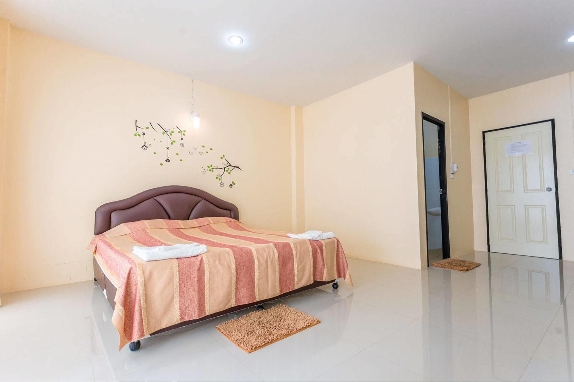 Phet Ngam Hotel Мае Сай Екстериор снимка
