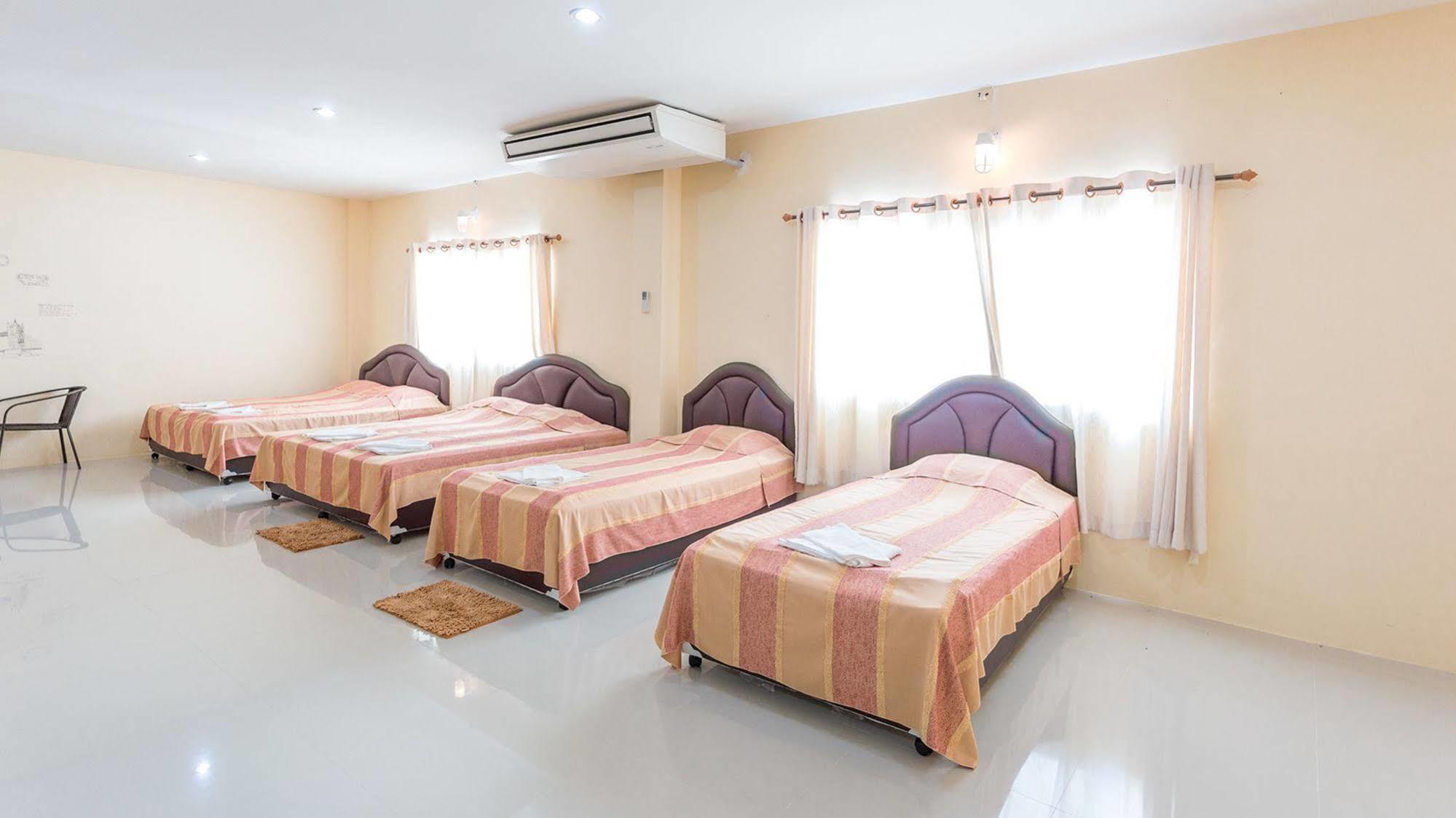Phet Ngam Hotel Мае Сай Екстериор снимка